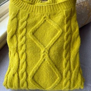 140923 loft size small lime sweater with Argyle pattern 7%, wool 45% acrylic